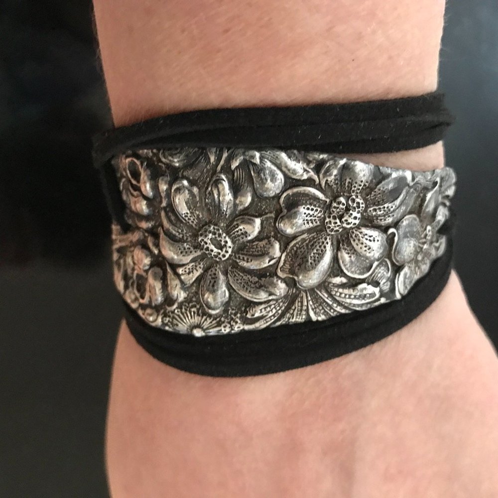 Sterling Silver Cuff Bracelet Leather Yoga Wrap Tie Antique Floral 925 Victorian - Picture 3 of 7